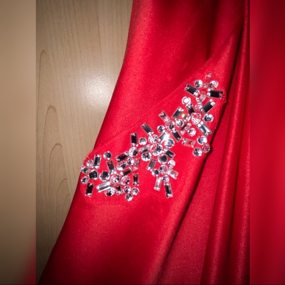 Prom/Evening Gown NVER WORN with diamond beads - Picture 3 of 6